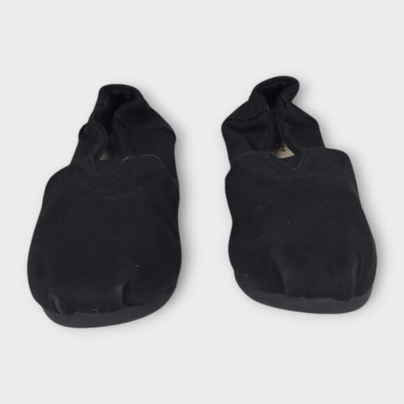 Toms Classic Canvas Slip On Shoe Size W 6.5 Black Minimalist Comfort Travel Chic - Picture 2 of 8